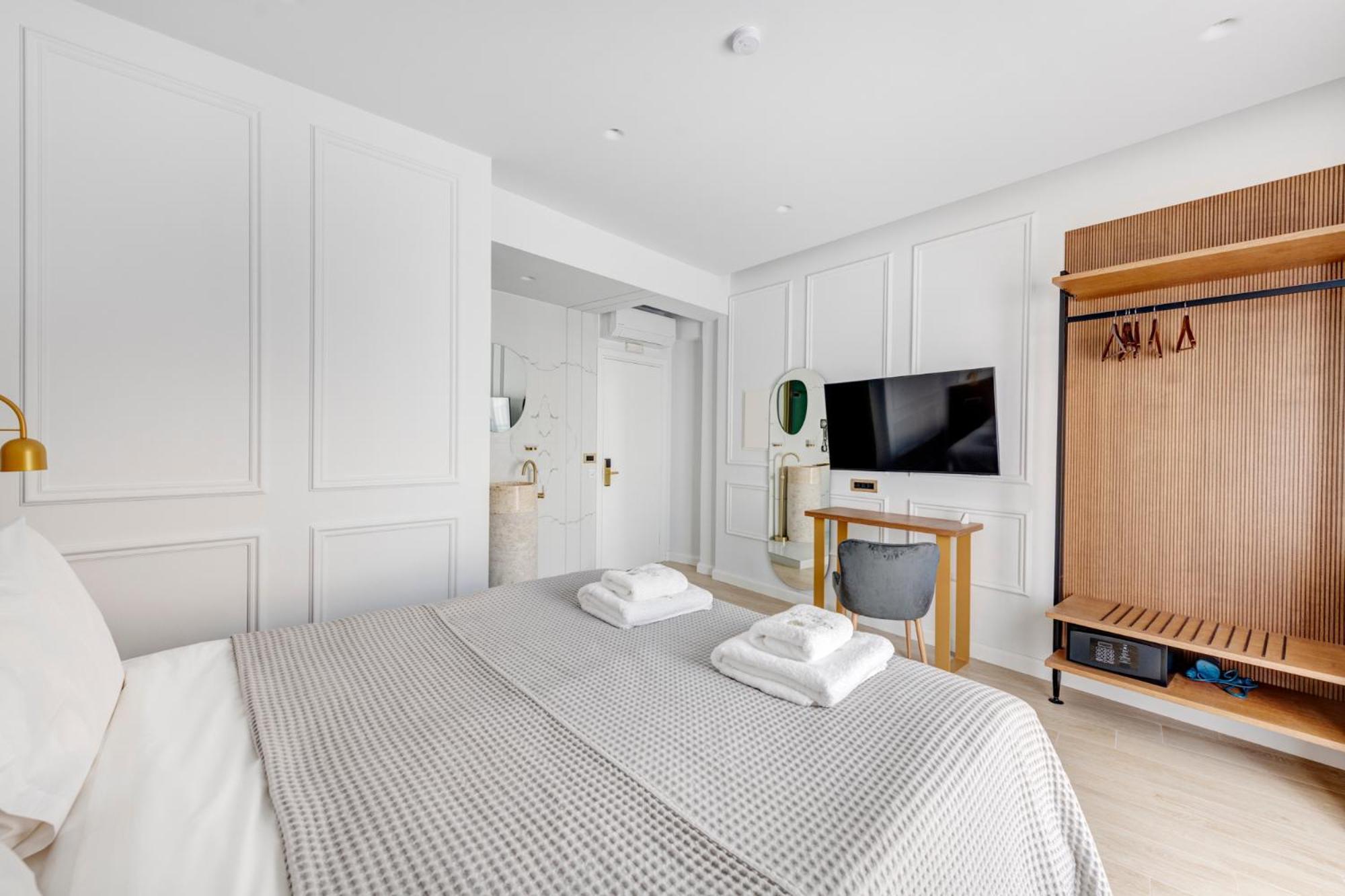 Eclectic Syros Bed & Breakfast Ermoupoli Ngoại thất bức ảnh