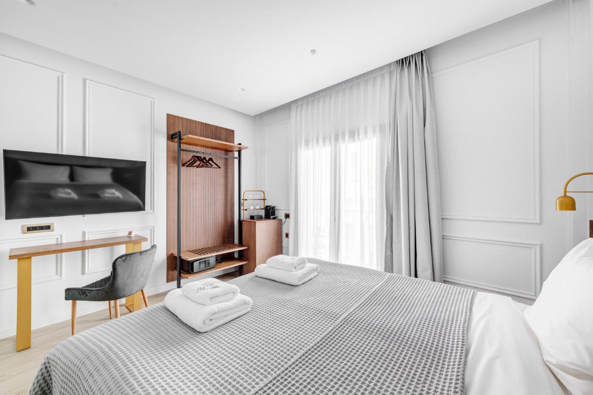Eclectic Syros Bed & Breakfast Ermoupoli Ngoại thất bức ảnh