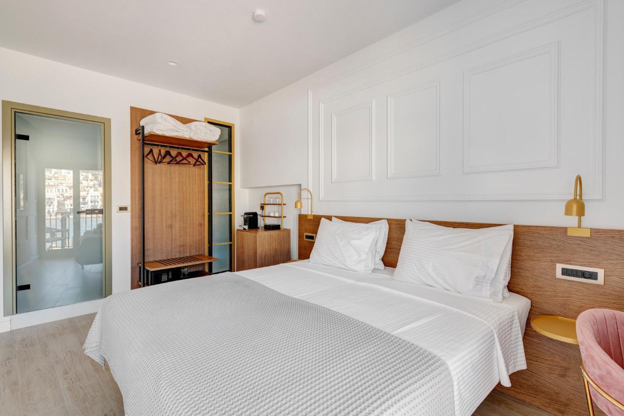 Eclectic Syros Bed & Breakfast Ermoupoli Ngoại thất bức ảnh