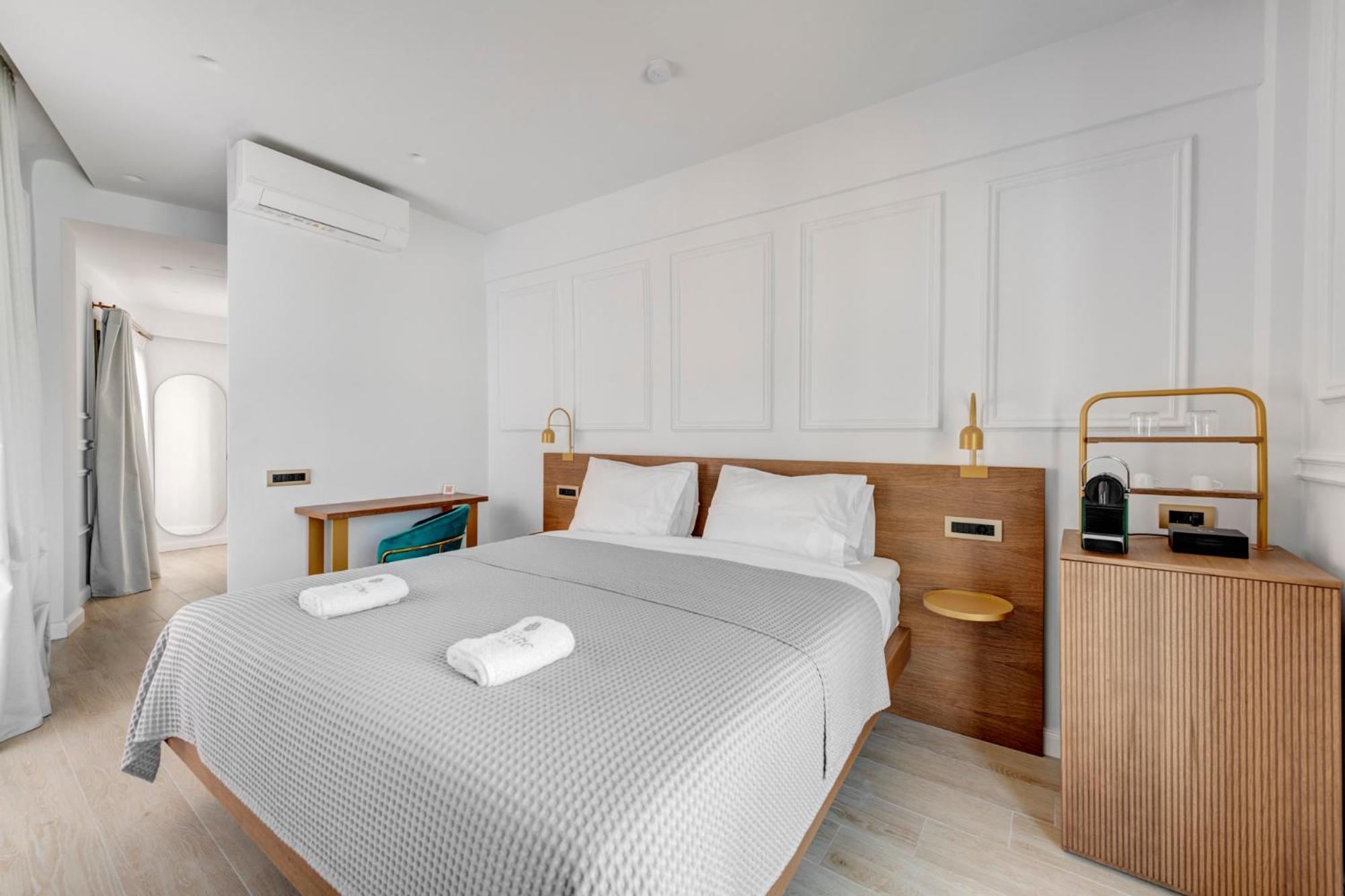 Eclectic Syros Bed & Breakfast Ermoupoli Ngoại thất bức ảnh